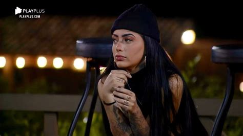 Poderosa Mc Mirella Surge Look Ousado E Seios Enormes Ficam Em