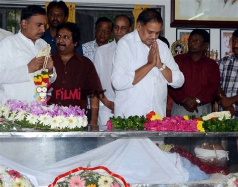 Telugu Director Bapu Funeral Photos Filmibeat