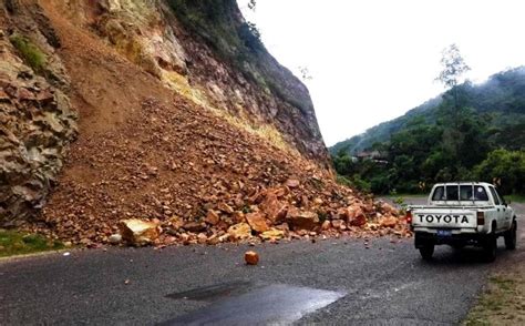 Lluvias Provocan Deslizamientos De Tierra Que Bloquean Algunas