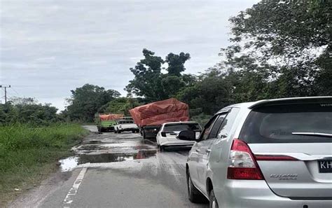 Dilewati Kendaraan Overload Membuat Jalan Palangka Raya Kuala Kurun