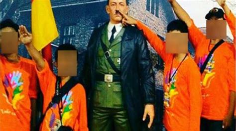 Bocah Bocah Berpose Di Patung Hitler Yogyakarta Ini Dikecam Dunia