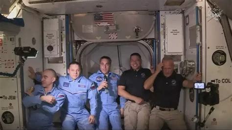 Spacex Crew Dragon Les 2 Astronautes Sont Arrivés à La Station