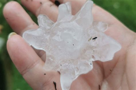 Cafe Ba Sna No Nevrijeme U Sloveniji Meteorolozi U Oku Padao Grad