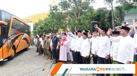 Berlangsung Haru Bupati Lepas Keberangkatan 112 Jemaah Calon Haji Asal