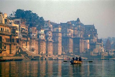 12 Tourist Places to Visit in Uttar Pradesh | Veena World