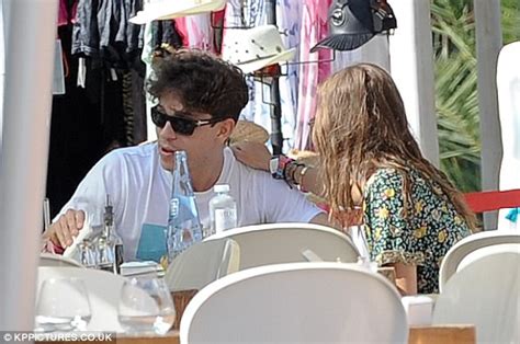 Joey Essex Puckers Up With Girlfriend Georgie Purves Daily Mail Online