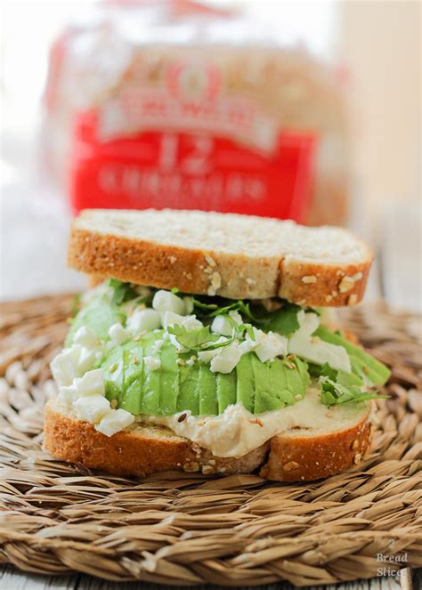 Receta De Sandwich De Hummus Aguacate Y Feta 2 Bread Slices