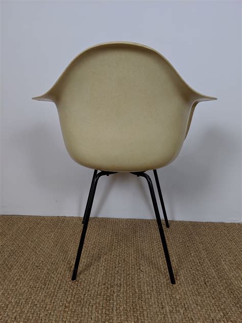 Authentic Mid Century Modern Fiberglass Chair By Eames For Herman