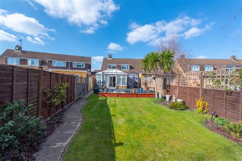 3 Bedroom Semi Detached House For Sale In Farnborough