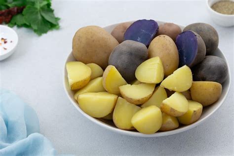 How to Boil Potatoes Recipe (Whole and Cubed) - Yellow Chili's