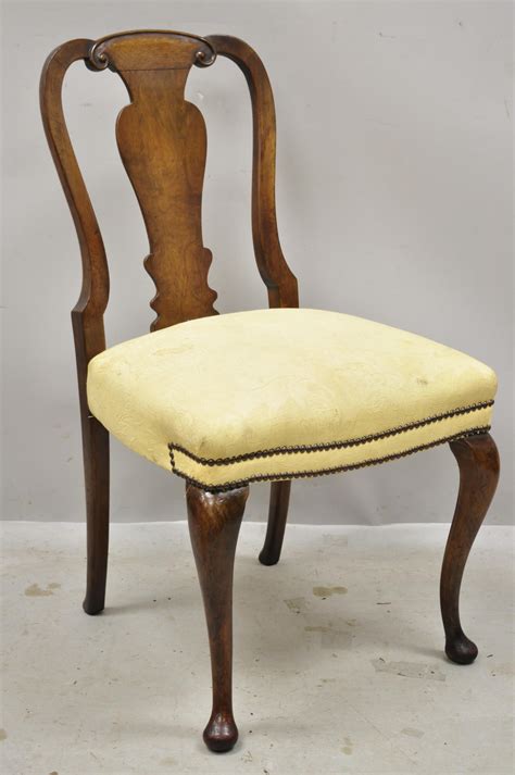 19th Century English Queen Anne Burr Walnut Splat Back Dining Chair