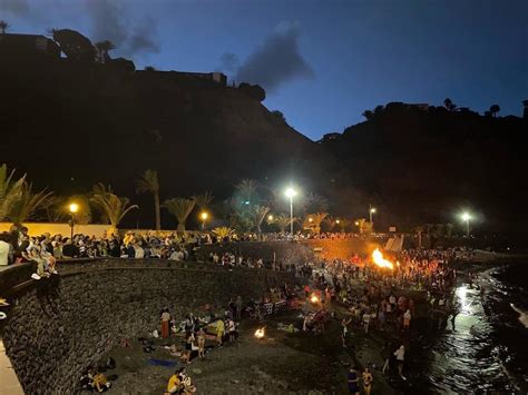 San Sebasti N Celebra La Noche De San Juan Con M Sica Y Hogueras En La