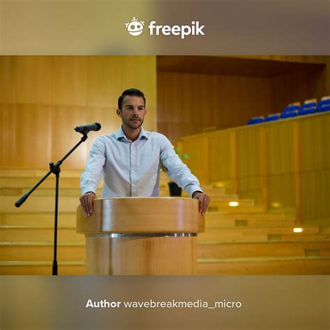 Que Outros Profissionais Costumam Fazer Discursos Em Conferências - Executivo de negócios fazendo um discurso no centro de conferências ...