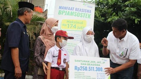 Kunjungi Sdn Di Jakarta Bpjs Ketenagakerjaan Serahkan Santunan