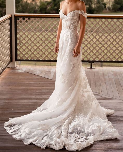 Monique Lhuillier Wedding Dress Stillwhite