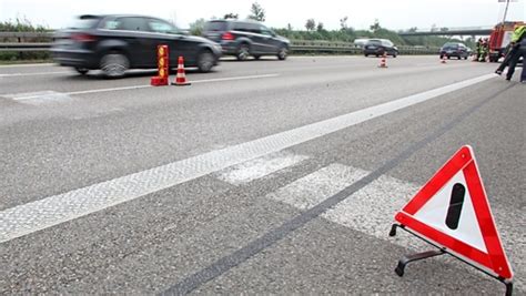 Blaulicht Aus Der Region Stuttgart Schwerer Unfall Auf Autobahn 81