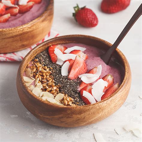 Recept Smoothiebowl Met Aardbeien Wereld Kanker Onderzoek Fonds