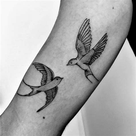 50 Best Thin Line Tattoos That Are Simple And Elegant