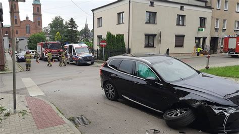 Zdj Cie Wypadek Na Skrzy Owaniu Ulicy Inwalid W Wojennych I