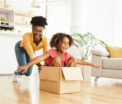 Enfant Famille Mère Plaisir Fille Bonheur Bonheur Fille Boîte Ensemble