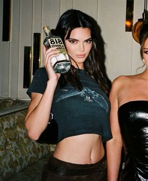 Kendall Jenner Flaunts Her Model Figure In Tiger Print Lingerie Artofit