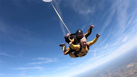 Skydiving Connects Gold Star Moms With Their Heroes Macdill Air Force