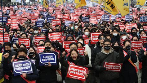 Thousands Of South Korean Doctors Stage Mass Demonstration In Seoul Cnn