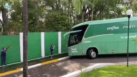 Torcida Se Aglomera Para Incentivar Palmeiras Antes De Viagem Ao Rio