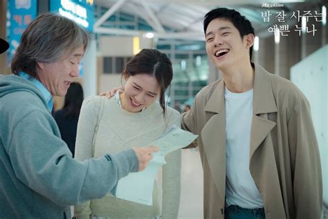 3 lí do khiến Đêm Xuân của Jung Hae In còn hot hơn Chị Đẹp Son Ye Jin xách dép cho nữ