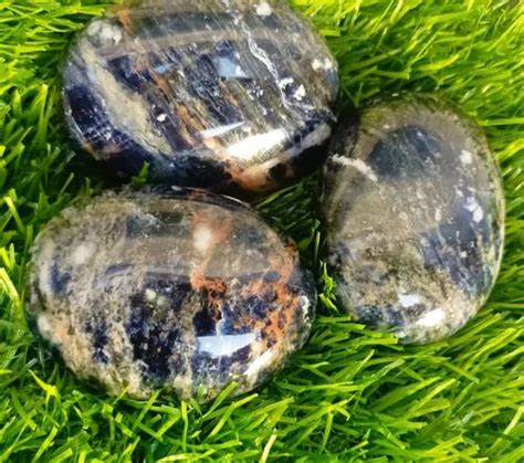 Blue Base Sodalite Palm Stone For Healing Up To 150 G At Rs 1700kg