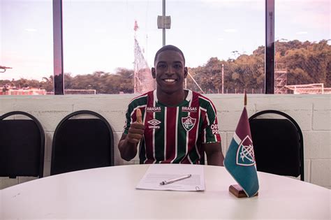 Oliver Atacante Do Sub Assina Primeiro Contrato Profissional O