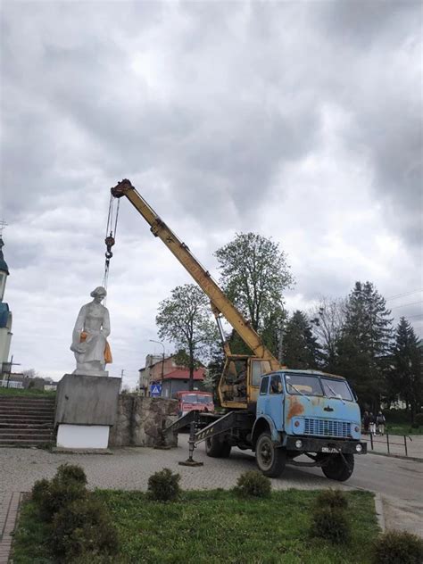 На Львівщині декомунізували ще два пам’ятники радянської доби