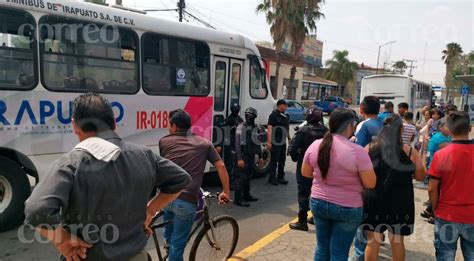 Cami N De Irapuato Atropella Y Arrastra Varios Metros A Una Pareja En