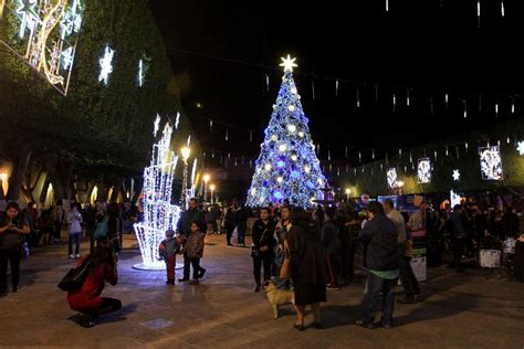 Encienden árbol de Navidad en Jardín Guerrero Querétaro