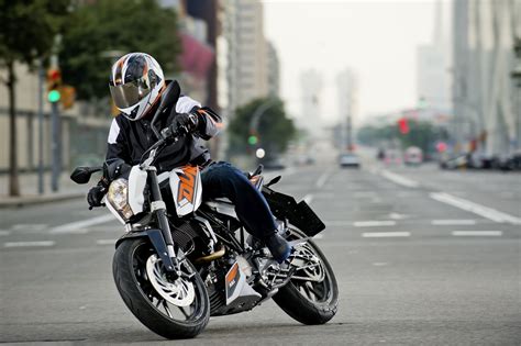 Motorrad Vergleich Honda Cb R Vs Ktm Duke