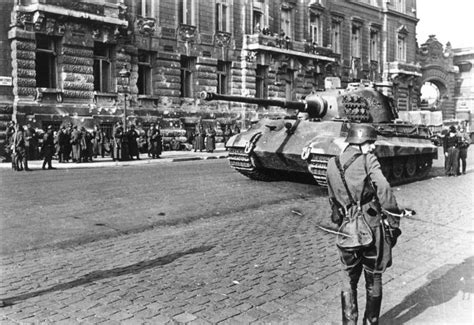 Filebundesarchiv Bild 101i 680 8282a 38a Budapest Panzer Vi Tiger