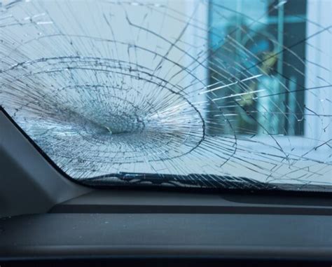 Windshield Cracks- Types, cause, and Reasons - Stealth