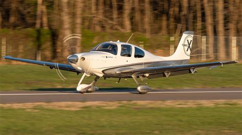 N Pg Private Cirrus Sr By Sam B Aeroxplorer Photo Database