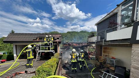 Carportbrand Feuer Droht Auf Wohnhaus Berzugreifen