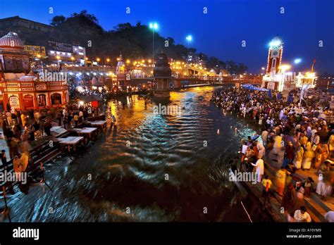 Har Ki Pauri Ghat at Ganga Aarti, Ganges River, Haridwar, Uttranchal ...