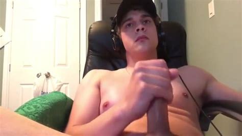 Hot Gamer Unloads ThisVid