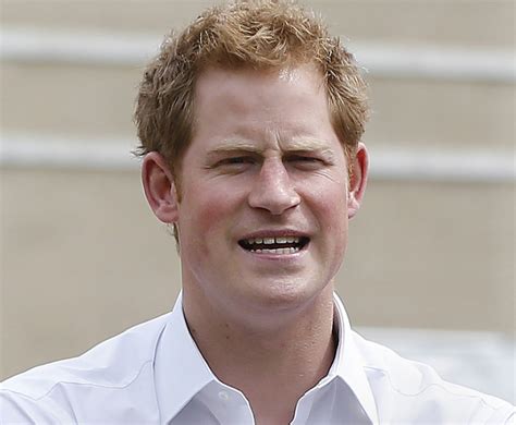 Príncipe Harry defende soldado gay de ataques homofóbicos