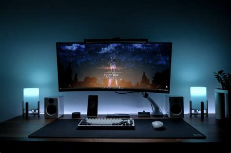 A Guide To A Minimal Gaming Setup Minimal Desk Setups Minimal Desk Minimal Desk Setup Desk