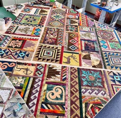 Pin By Sholpa M On Patchwork Quilts Patchwork Quilts National Clothes