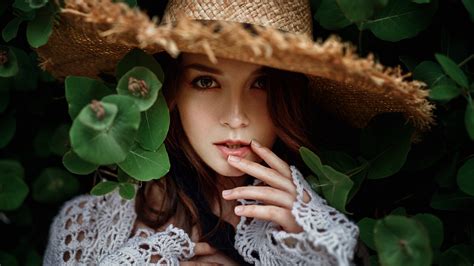 Wallpaper Women Brunette Long Hair Finger On Lips Face Hat