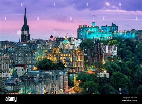 The Edinburgh skyline with the Edinburgh castle in the background ...