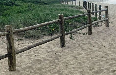 Cercamento De Restinga Na Faixa De Areia Da Praia Brava Sul