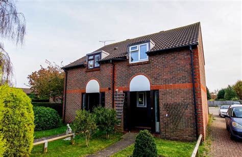 Osborne Crescent Chichester 2 Bed Semi Detached House £259 950