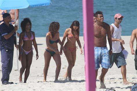 Bruna Marquezine Grava Novela Na Praia Do Recreio No Rio Fotos Em