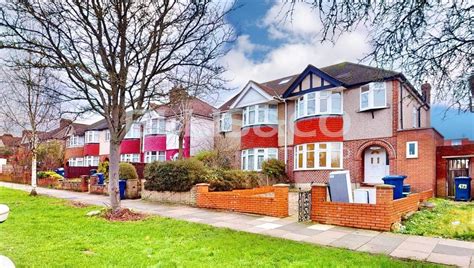 Whitton Avenue West Greenford Ub6 3 Bed Semi Detached House For Sale